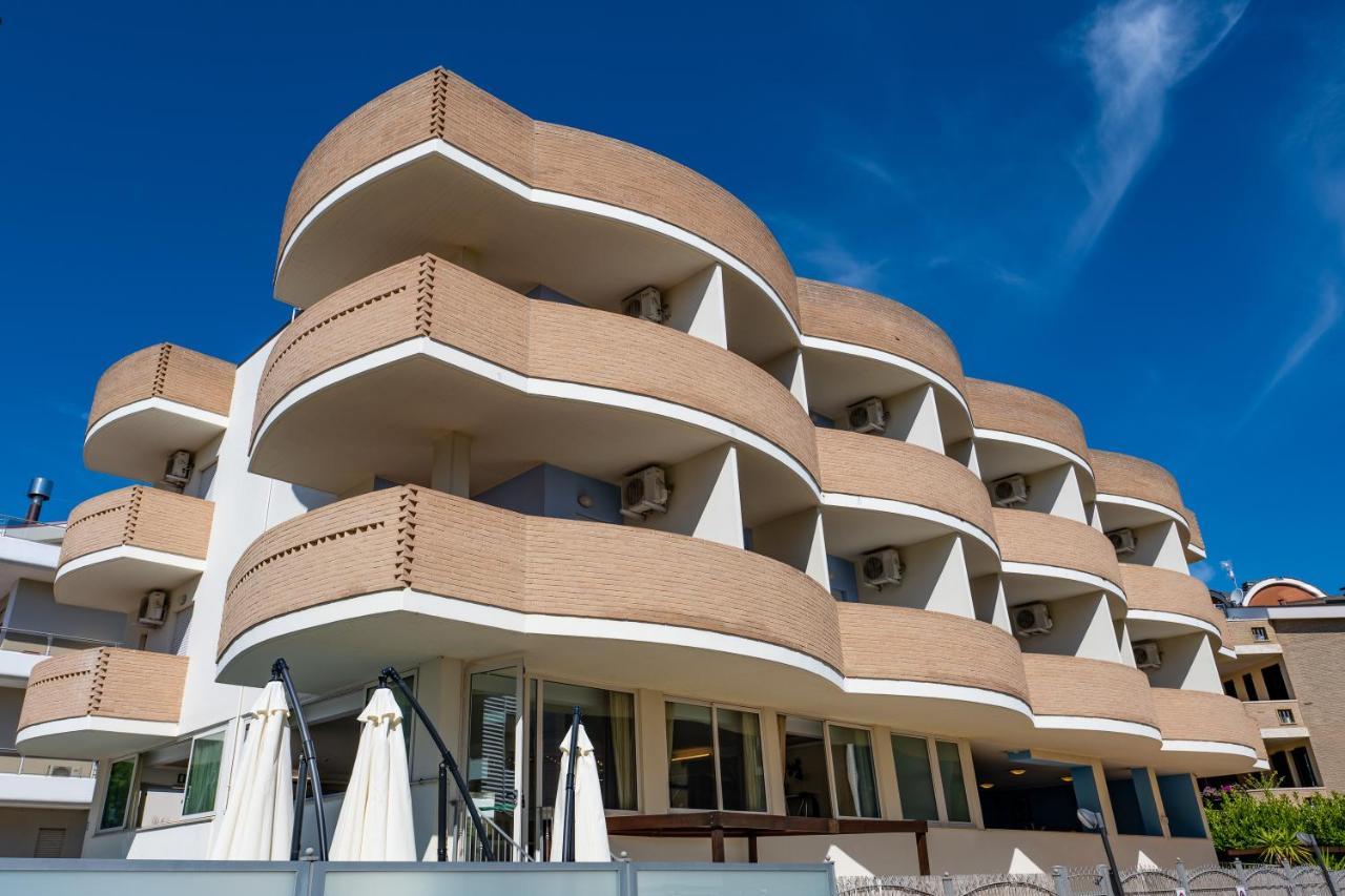 Di Matteo Hotel Roseto Degli Abruzzi Exterior photo