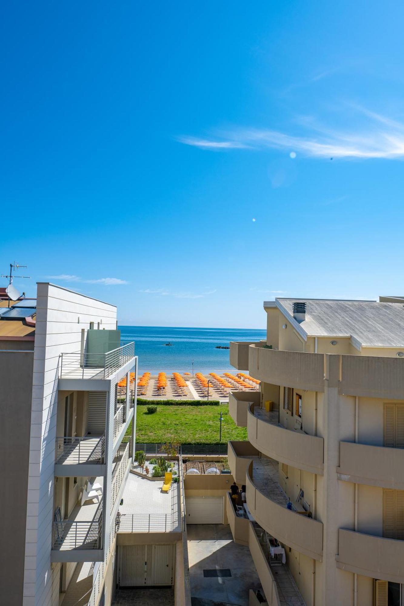 Di Matteo Hotel Roseto Degli Abruzzi Exterior photo