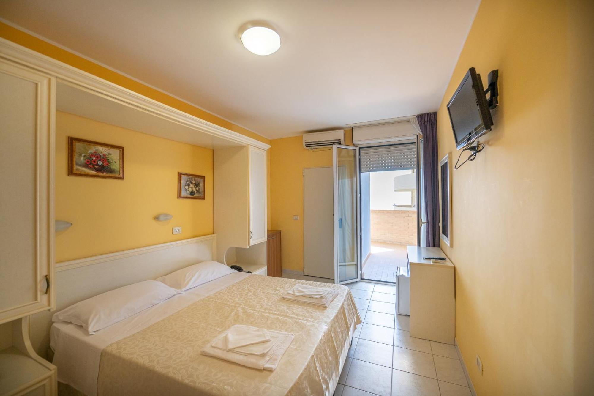 Di Matteo Hotel Roseto Degli Abruzzi Exterior photo
