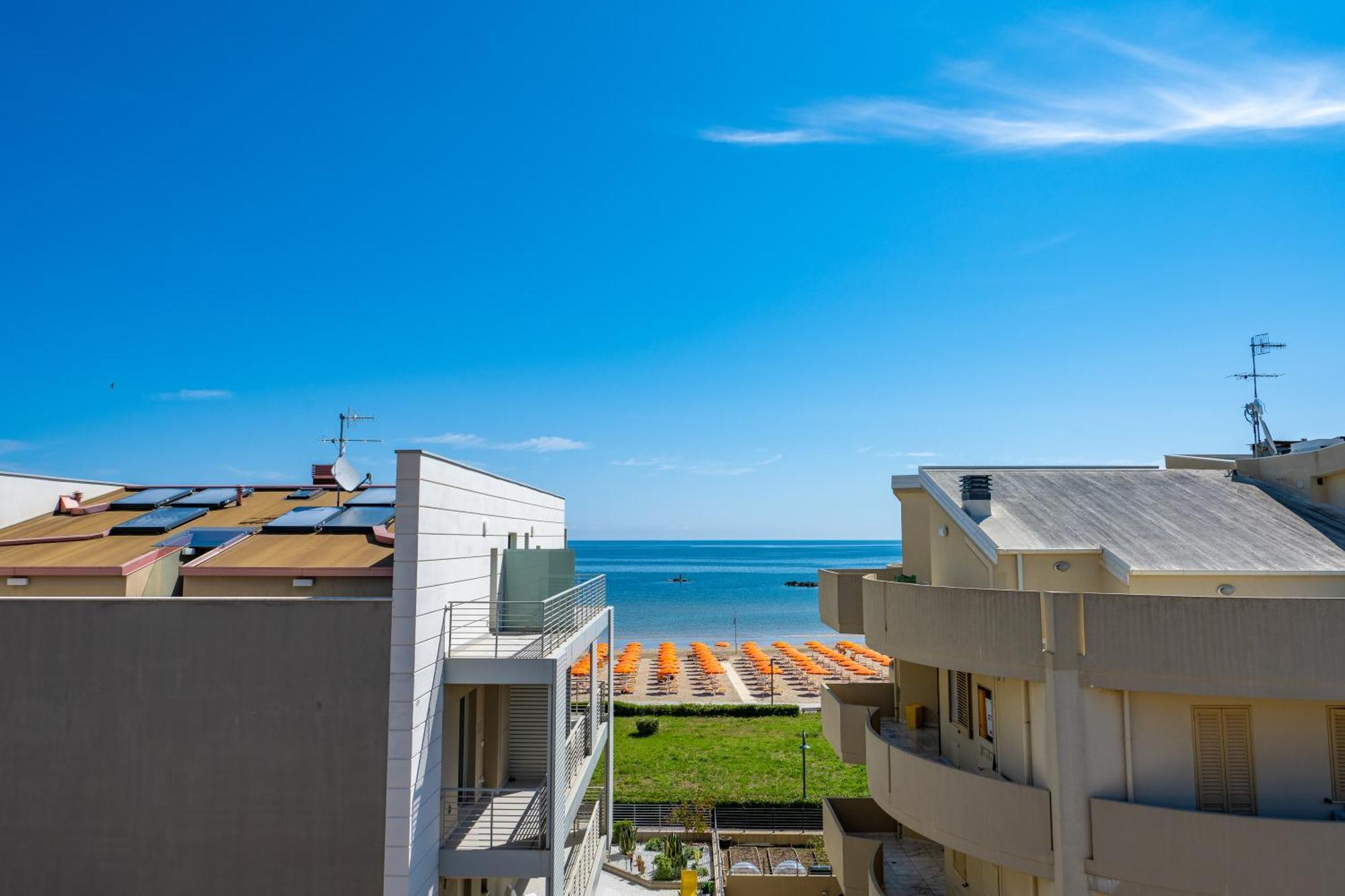 Di Matteo Hotel Roseto Degli Abruzzi Exterior photo