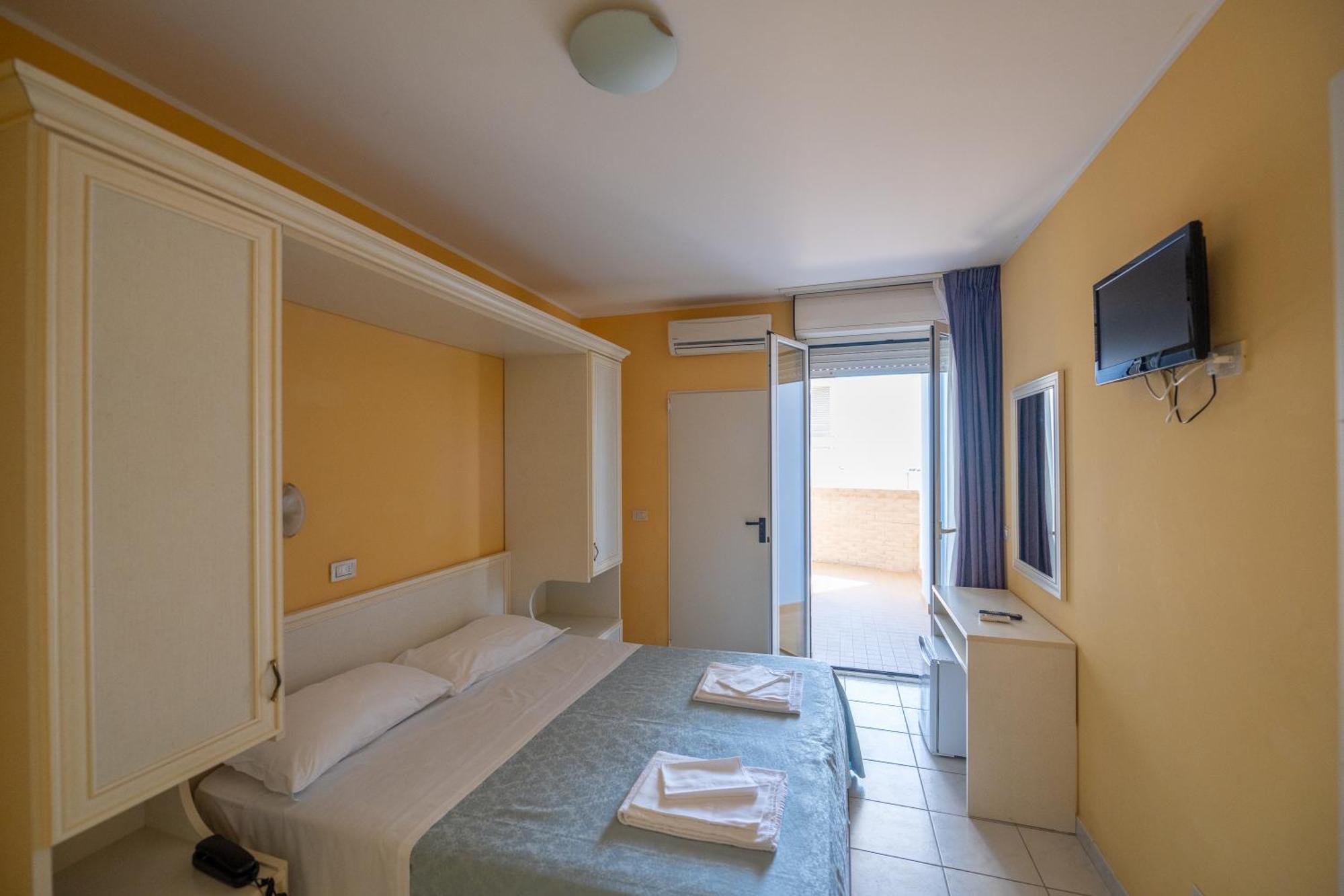Di Matteo Hotel Roseto Degli Abruzzi Exterior photo