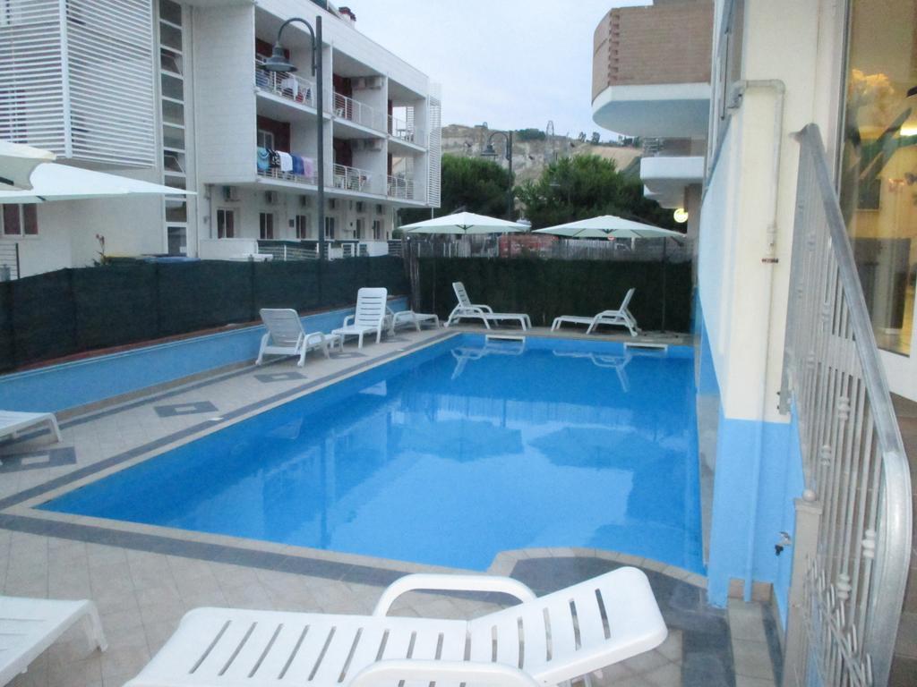 Di Matteo Hotel Roseto Degli Abruzzi Exterior photo
